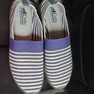 Cliffs by WHITE MOUNTAIN Navy and Cream Striped Slip-Ons